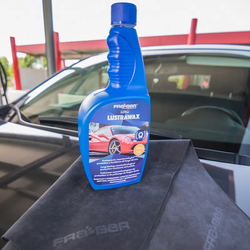 Foto corporate per Fraber: il prodotto Lustrawax ambientato sull’auto